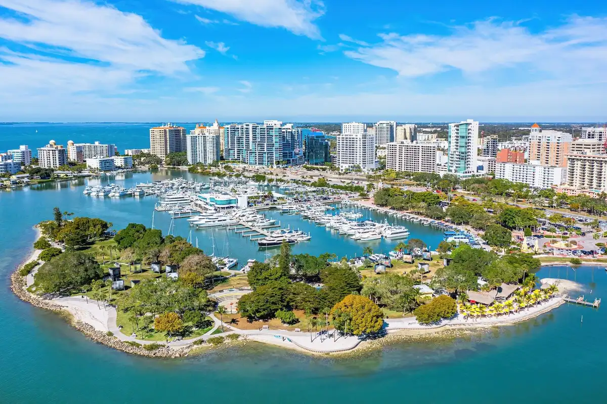 Sarasota Beckons dincolo de golf