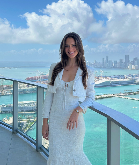 Betsy-Alvarez-Wallpapers-Insta-Fit-Bio.jpg