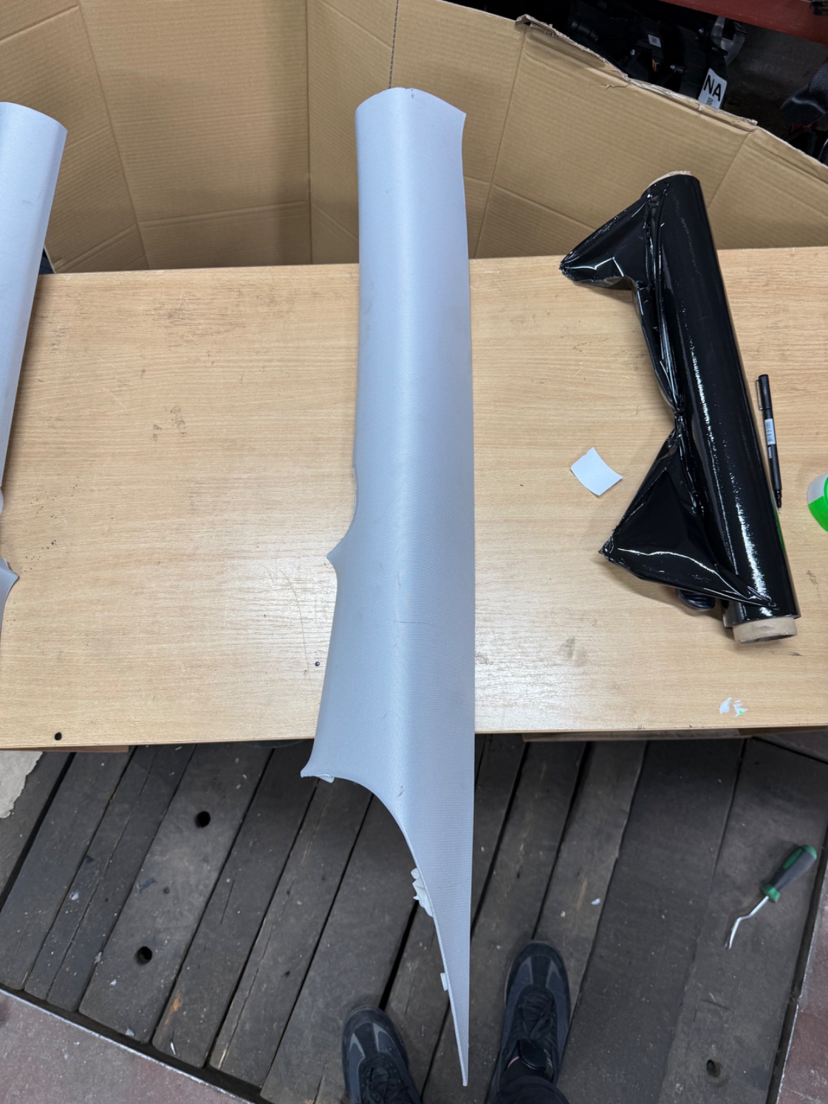 Накладка задней стойки правая  Tesla Model 3 2021