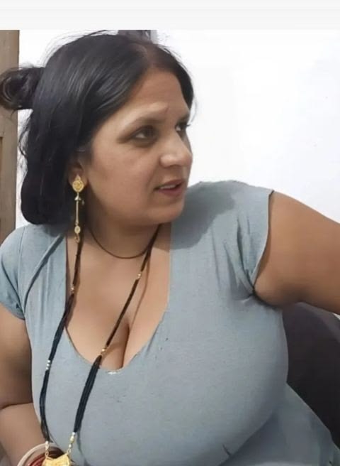 Desi Bhabi Curvy Figure