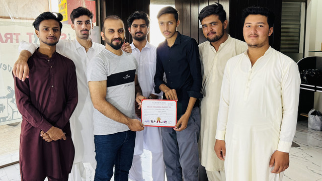 Mobile Repairing Course i Smart Training Institute (34).jpg