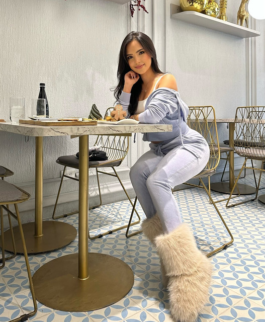 Anabel-Ramirez-Wallpapers-Insta-Fit-Bio-9.jpg