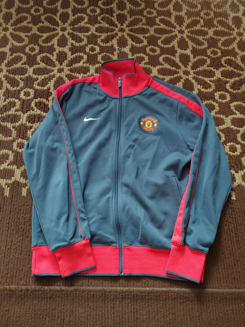 man-utd-jacket-grey