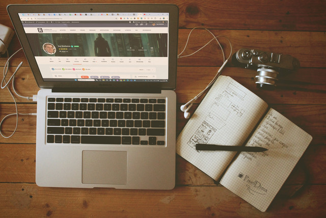 mock-Drop-Mac-Book-Air