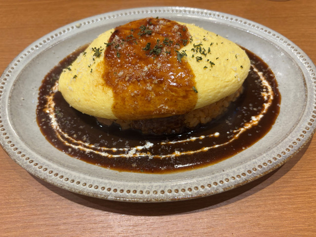 隠れ家風レストランのオムライスは絶品