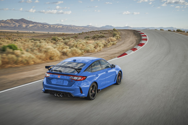 2023-Honda-Civic-Type-R-8
