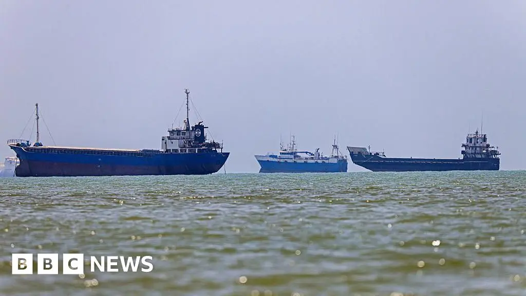 Iran Threatens to Close Strait of Hormuz Over Israeli Attacks