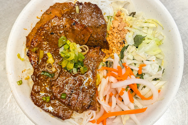 Grilled-Beef-on-Rice-Vermicelli