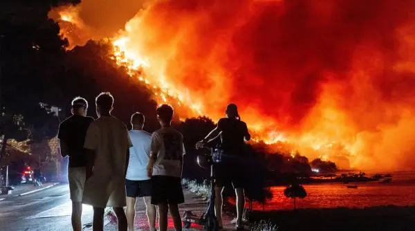 Incendii devastatoare în Croația: Peste 2.000 de oameni evacuați