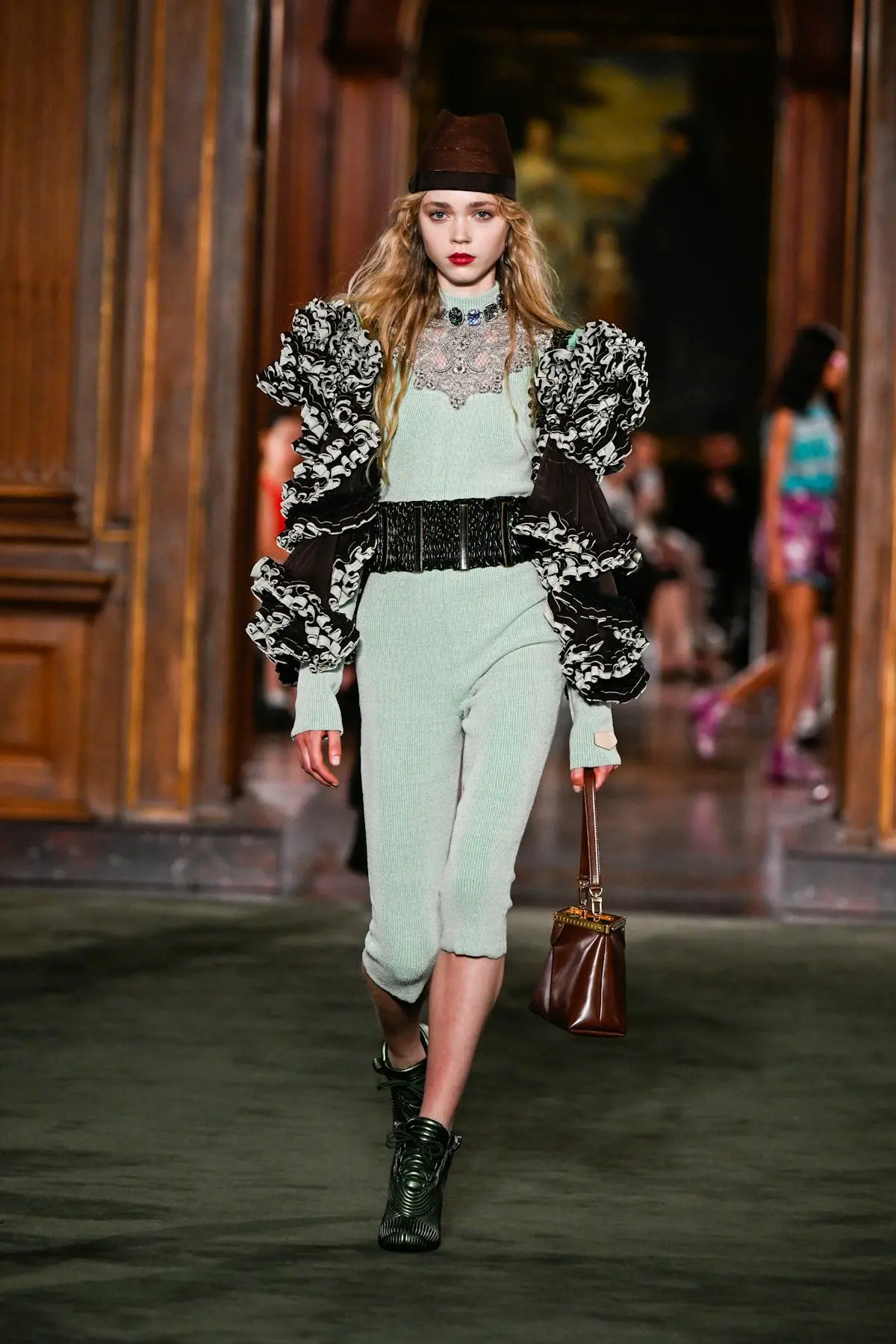 Povestea celor două orașe se desfășoară la Louis Vuitton Cruise 2027