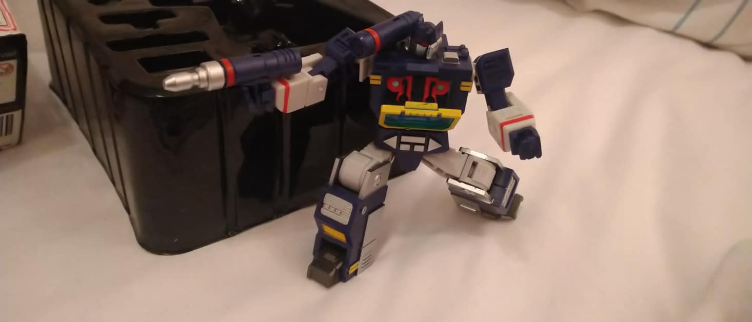 Hotsoldiers-Soundwave.jpg