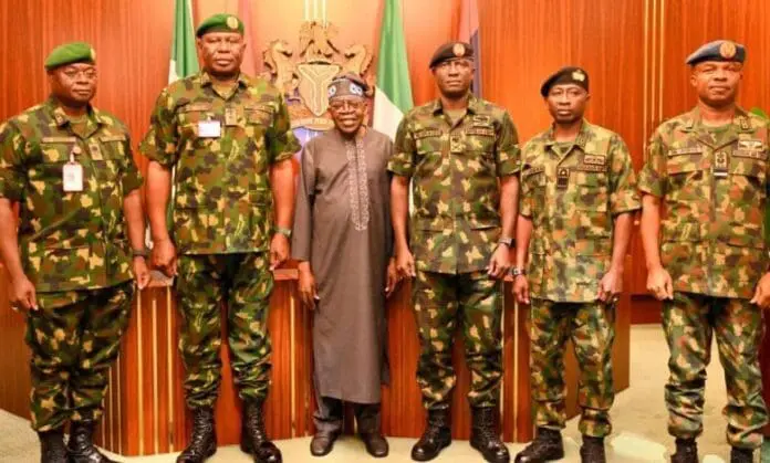 Nigeria : six inculpés pour tentative de coup d'État, l'armée dans le viseur de la justice