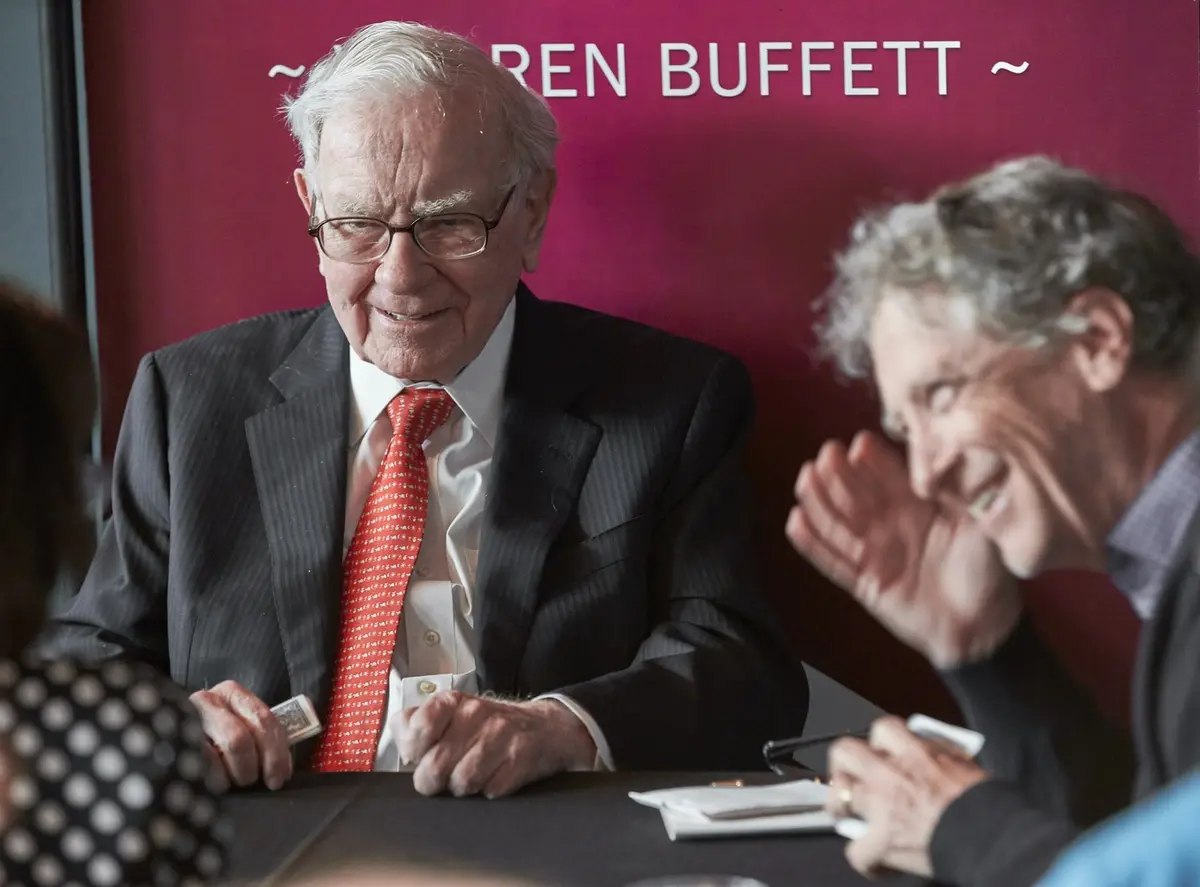 Warren Buffett taie finanțarea Fundației Gates, pe fondul scandalului Epstein