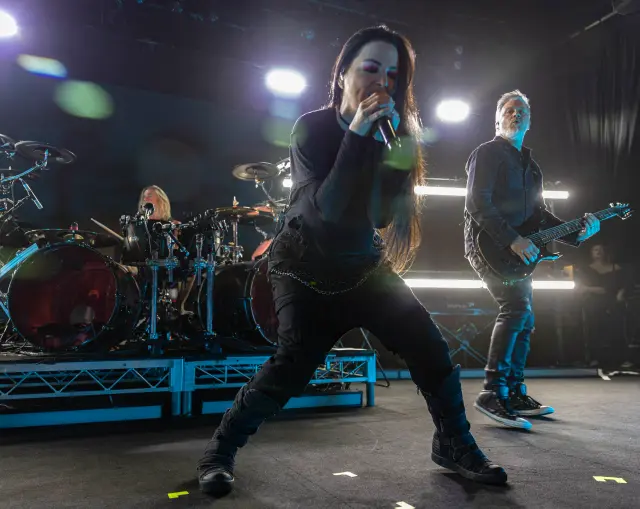 Evanescence-Deb-Pelser-1-5.webp