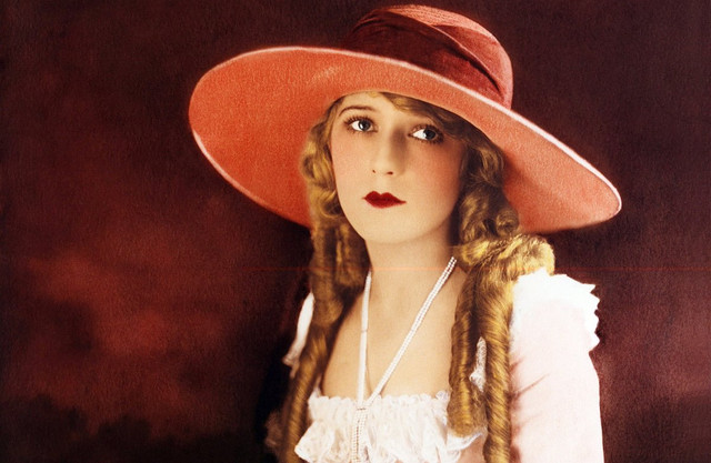 https://i.ibb.co/12TPBrG/Mary-Pickford.jpg