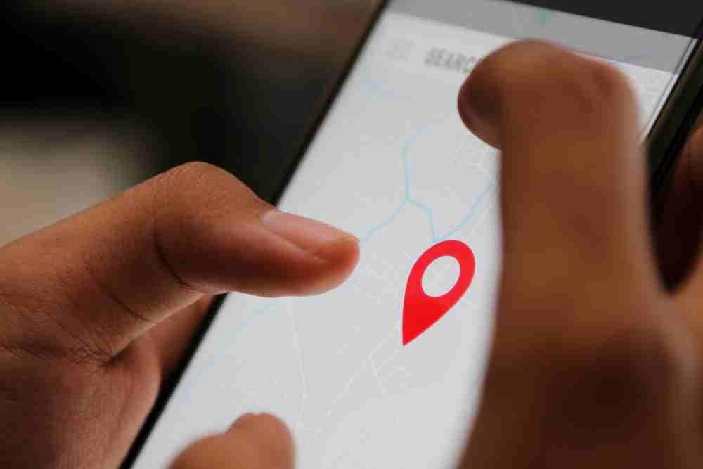 An image showing a Hotel guest sharing their real-time location for safety. 