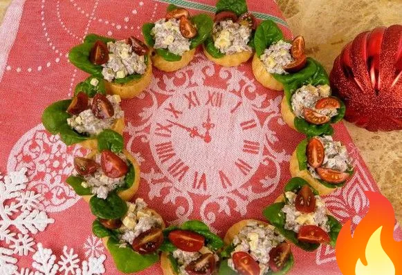 Постер Закусочные профитроли с мясом, сыром и маринованными огурцами