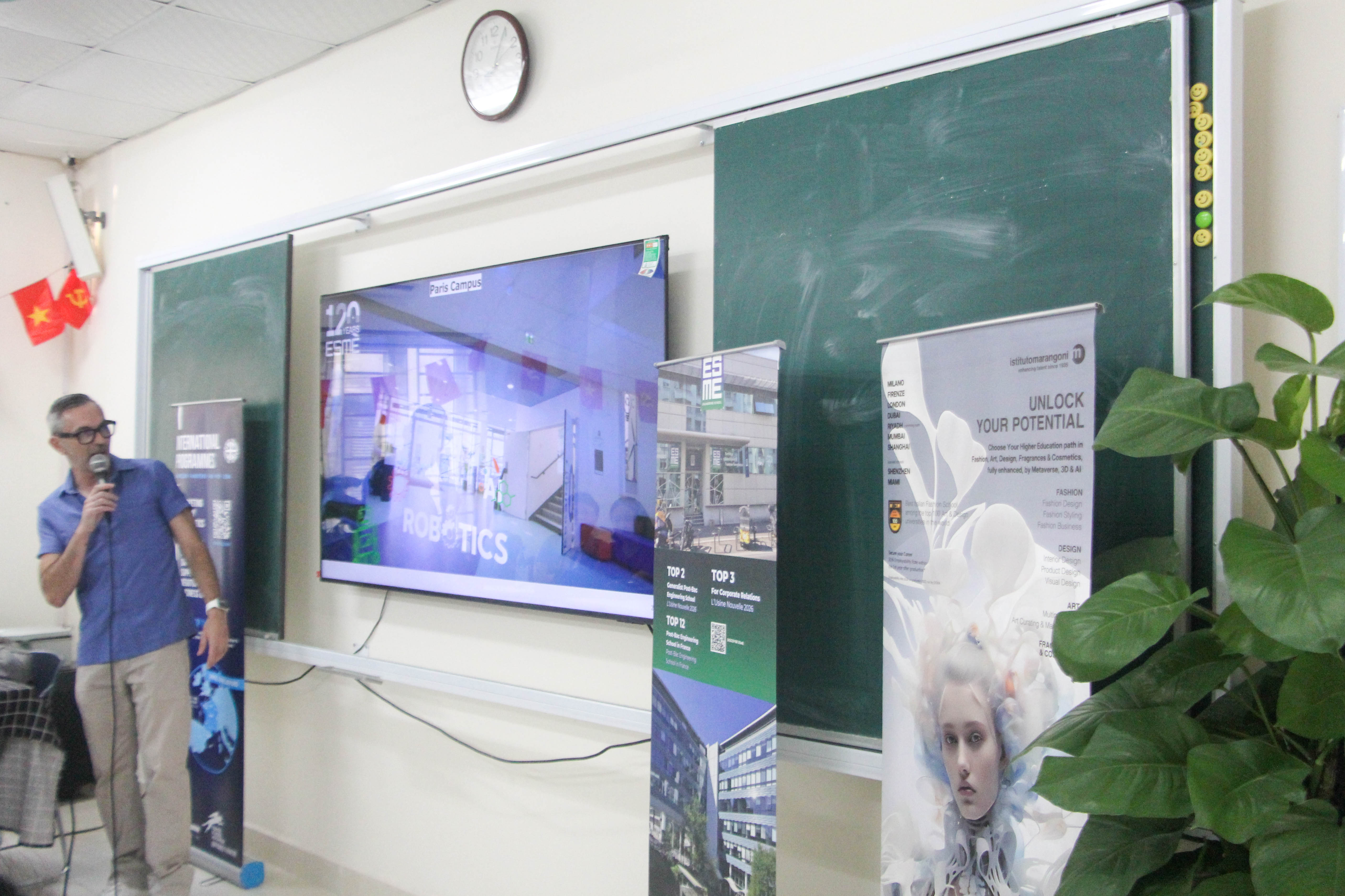 Giao lưu đại học Pháp HES 8