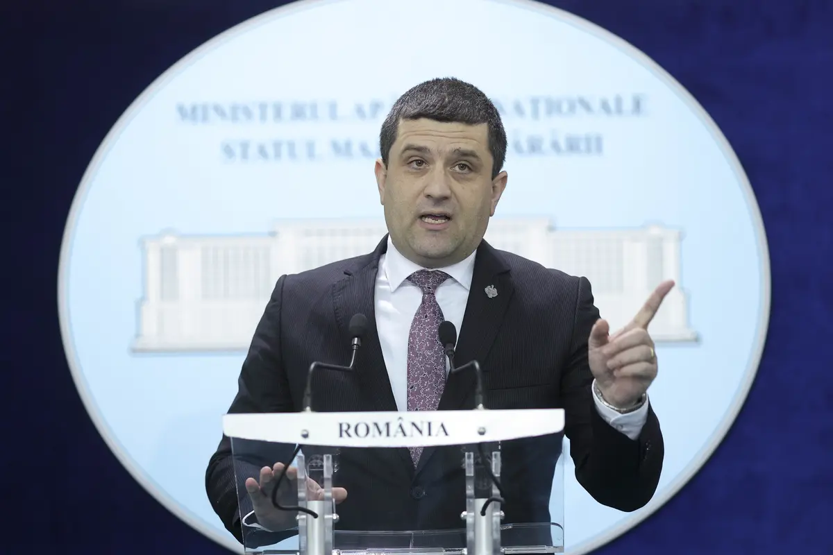 Întrebarea ironică a ministrului Apărării pentru cei care cred că „ne-a furat cineva Dunărea”. „O campanie