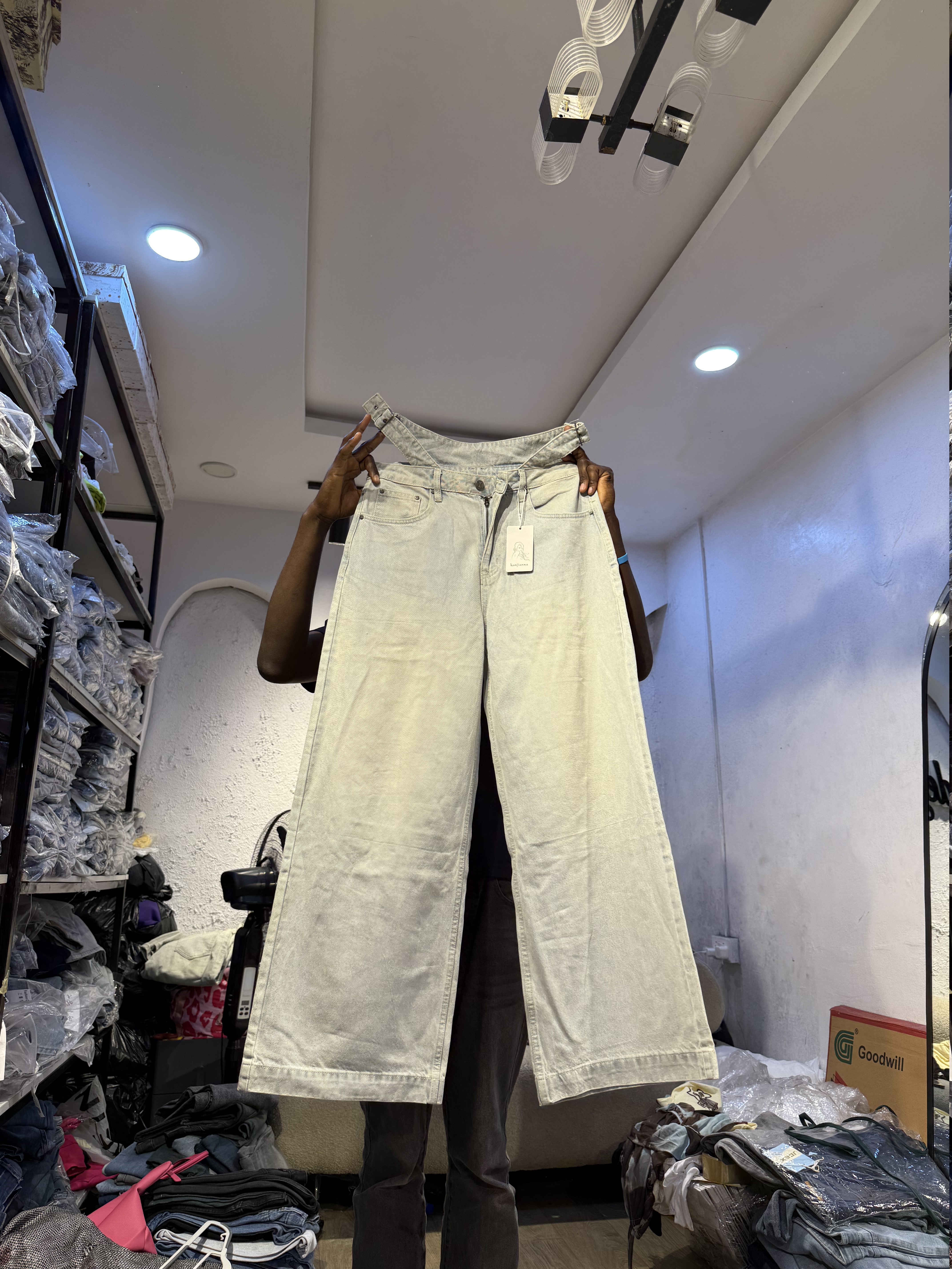 Waist 32
