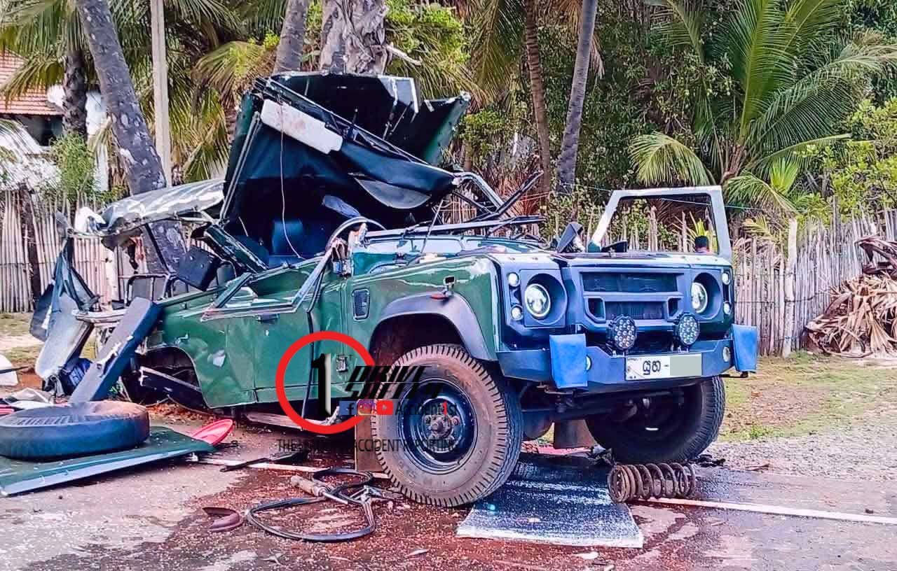 මන්නාරම පේසාලේදී හමුදා සෙබළුන් රැගත් ඩිෆෙන්ඩර් රථයක් පෙරළී මාරක අනතුරක්: සෙබළෙකු ජීවිතක්ෂයට, 11 දෙනෙකු රෝහලේ