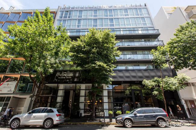 El miércoles, Payne cayó y murió desde el Hotel CasaSur Palermo en Buenos Aires.Hotel CasaSur Palermo