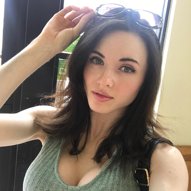 amouranth-5