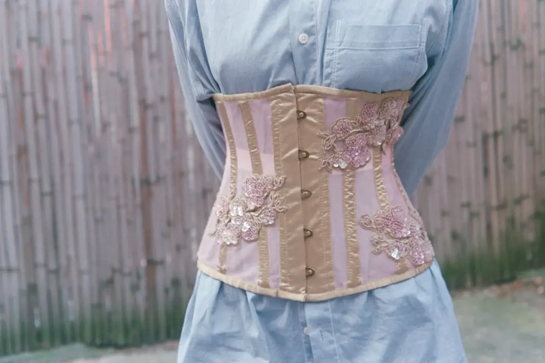 Corset-Clad Model Sparks Guessing Game on Social Media