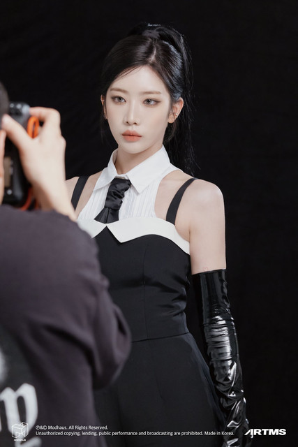 7658