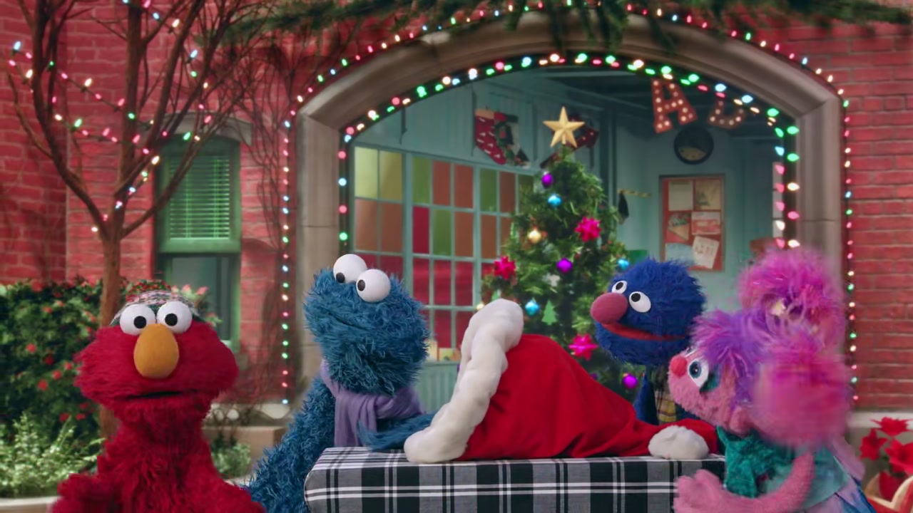 Elmo and Mark Rober's Merry Giftmas Screenshot
