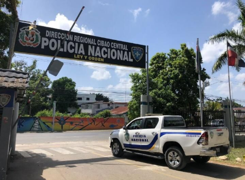 Policía Nacional arresta a “Navarrete”, sorprendido robando mercancías en supermercado de Santiago   .