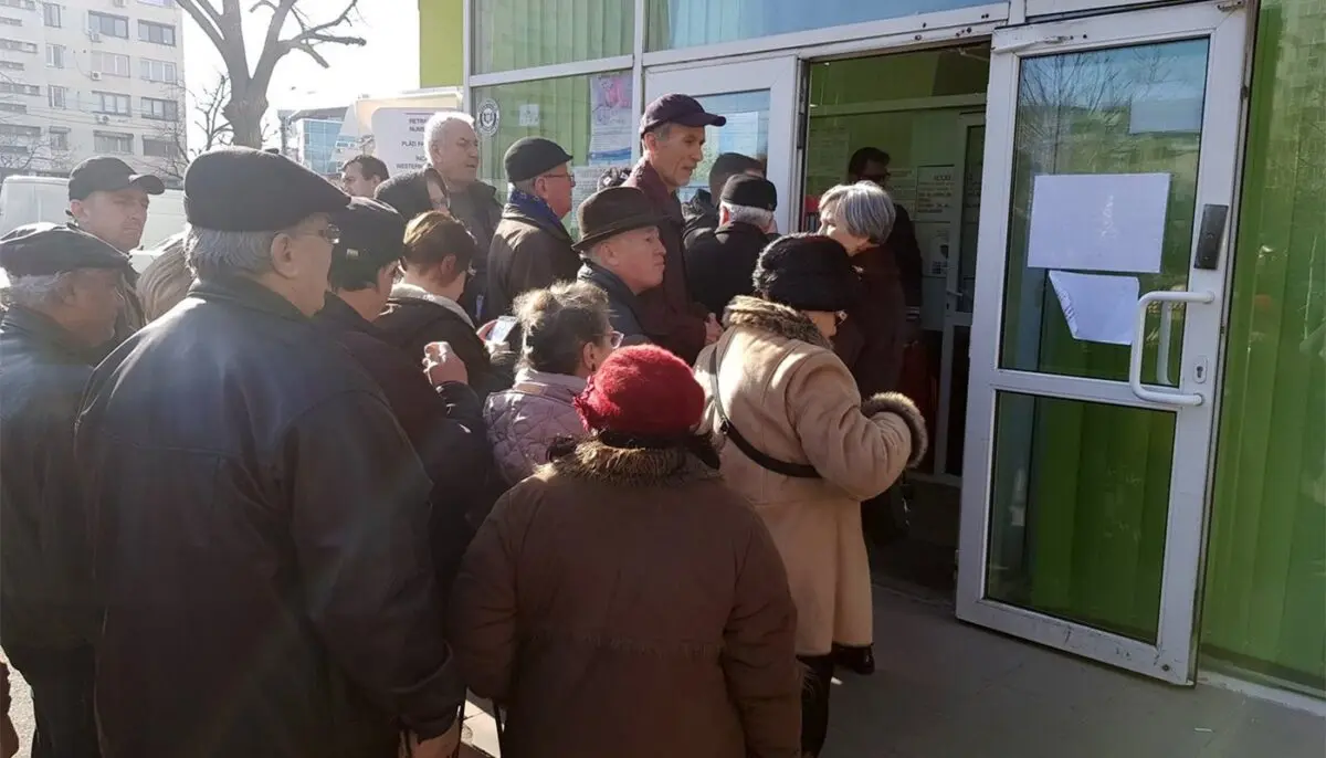 Pensionarii primesc sute de lei în plus la pensie lunar
