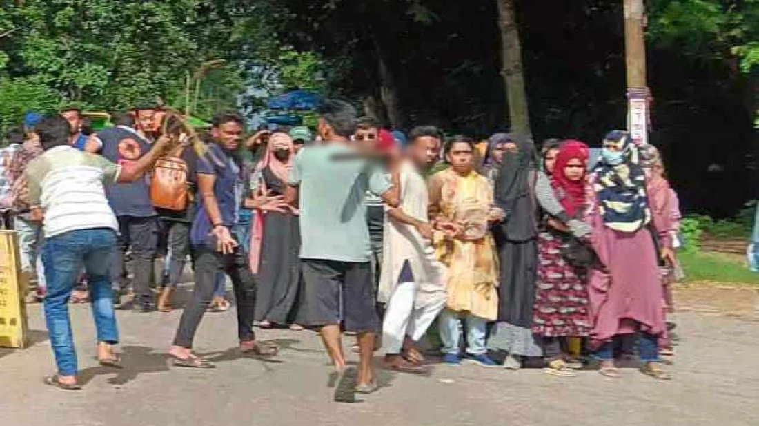 চবিতে কোটাবিরোধী শিক্ষার্থীদের বেধড়ক পেটাল ছাত্রলীগ