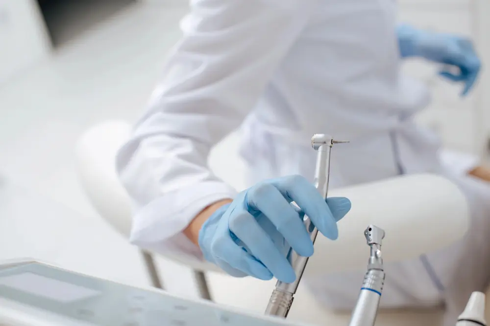Stomatologii cer bugete mai mari pentru decontarea noilor tratamente medicale