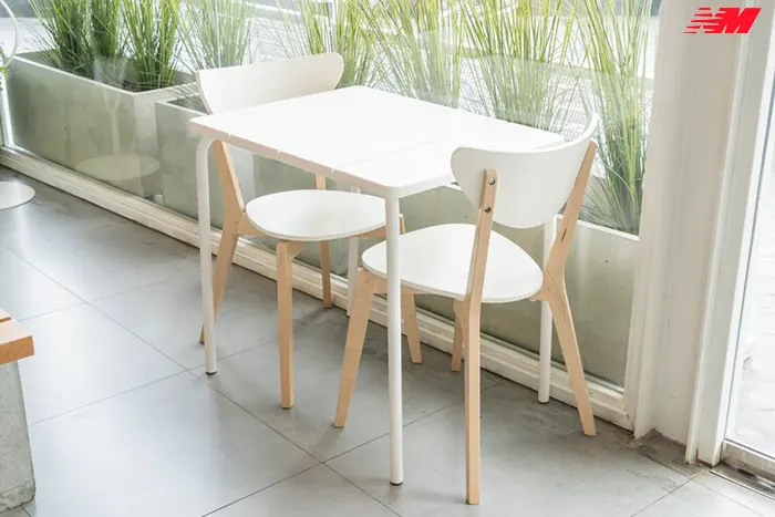 Различные материалы для кухонных стульев Сравнение материалов кухонных стульев: дерево, металл, пластик