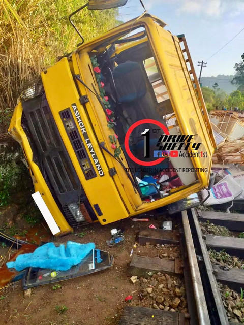 කොළතැන්න දුම්රිය හරස් මාර්ගයේදී තිරිංග අක්‍රීය වූ ලොරි රථයක් දුම්රිය මාර්ගයේ ගමන් කිරීමෙන් සිදු වූ අනතුර