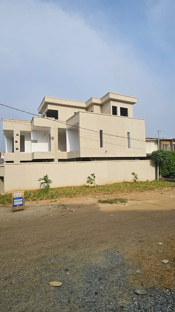 Duplex · 6 chambres · Angré Nouveau CHU, Cocody · à vendre
