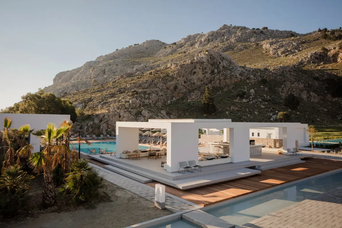 Rhodes' Top Hotels: From Beachside Havens to Historic Hideaways