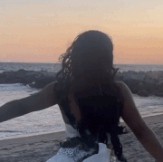 layadeleonhayes-beach