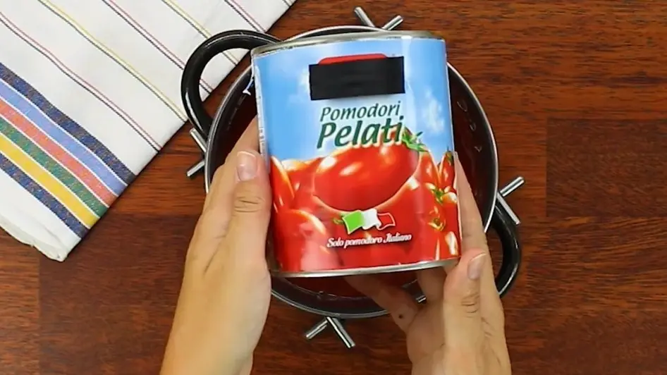Refolosirea creativă a cutiei de roșii goale