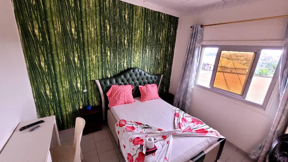 Chambre meublée à louer à Biteng, Yaoundé - 8000 FCFA/nuit