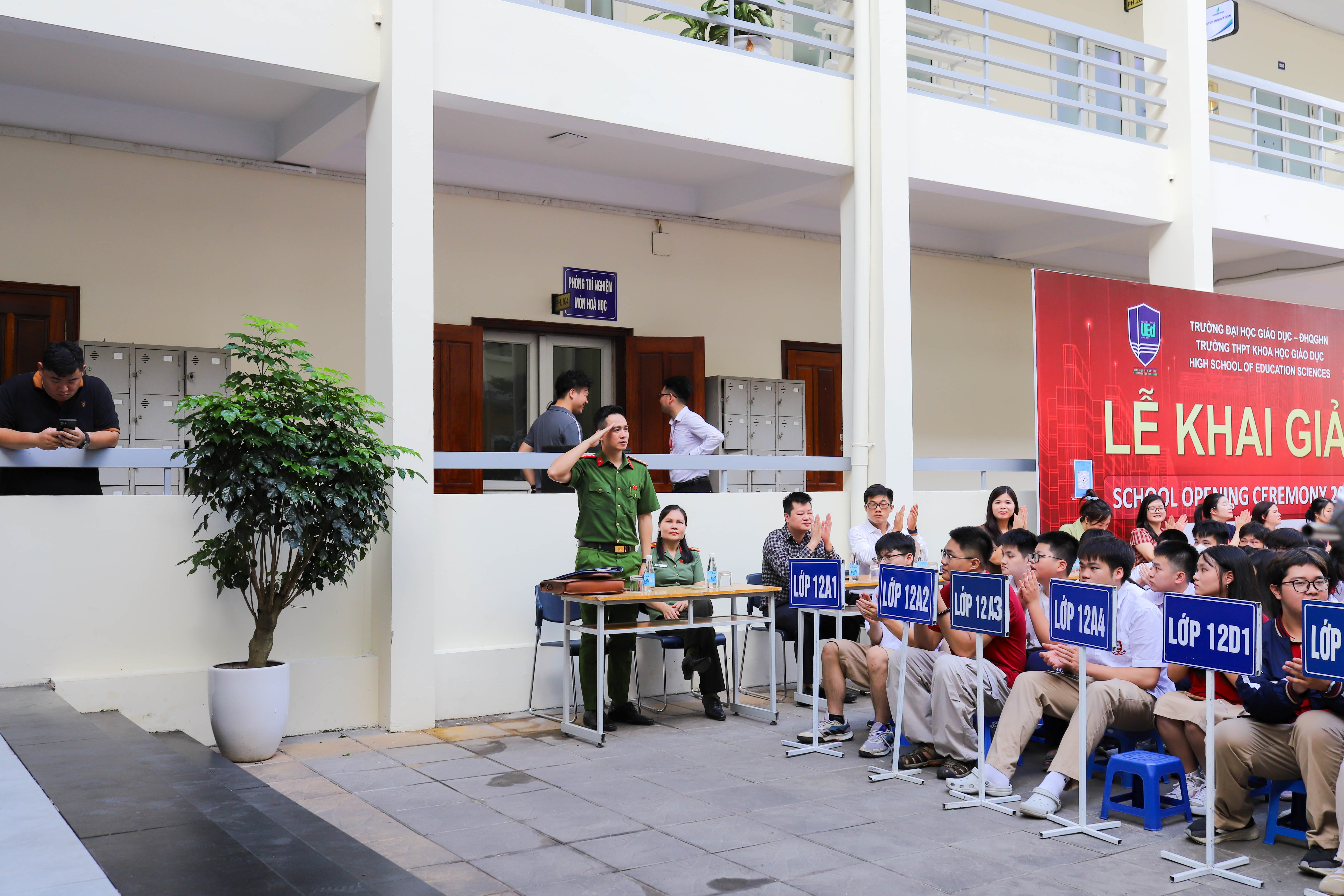 Sinh hoạt dưới cờ HES 6