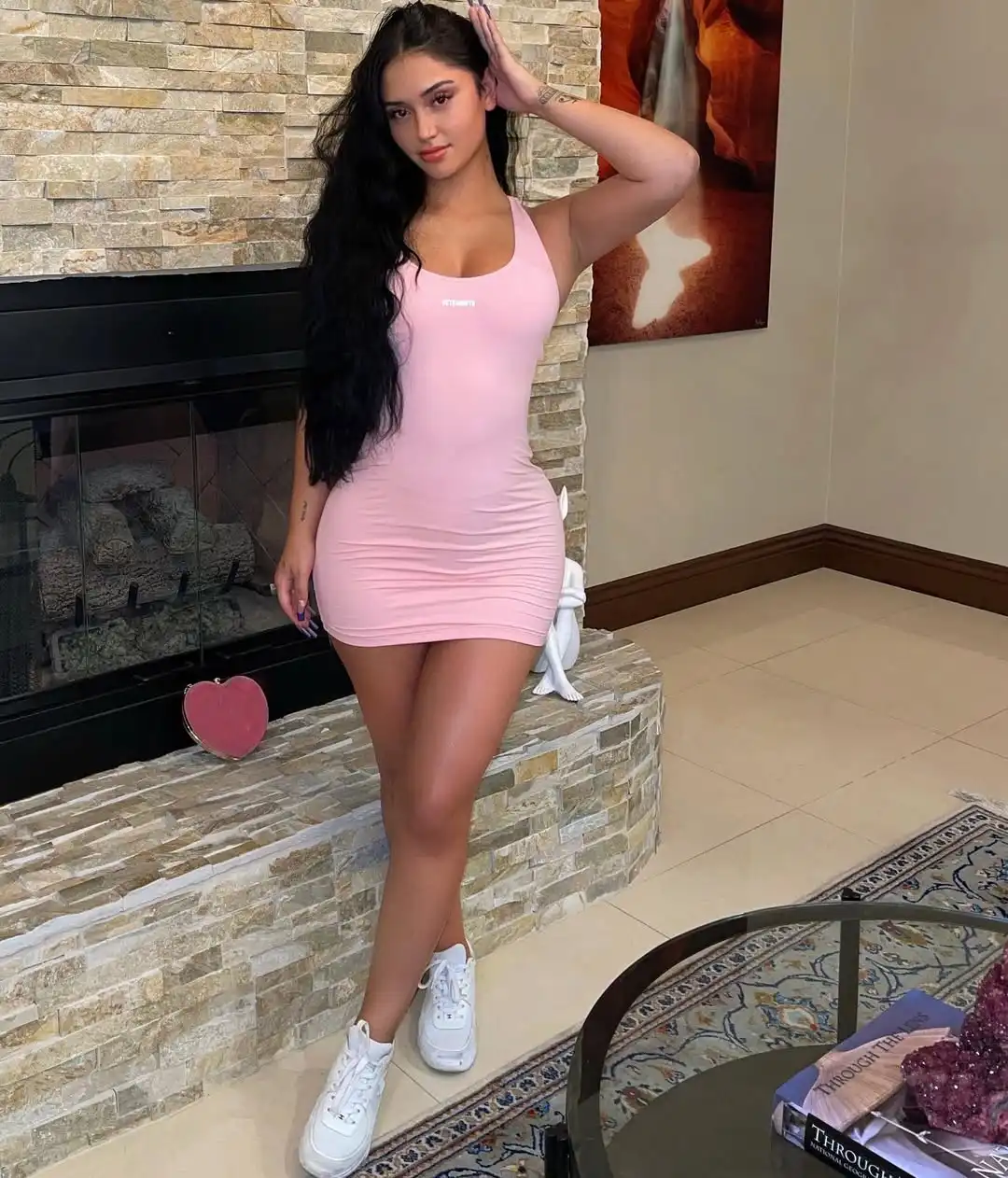 Leah Kateb Wallpapers Insta Sport Bio (1)