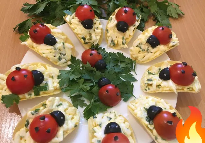 Постер Закуска "Божьи коровки" на чипсах