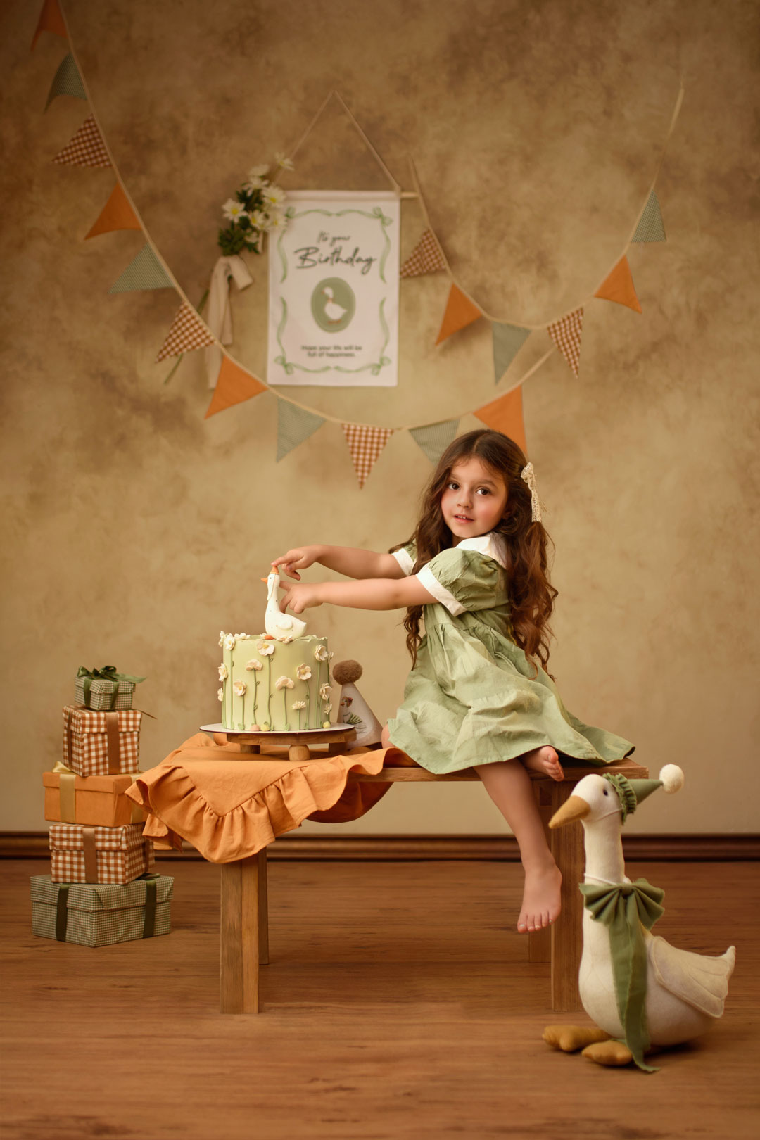 آتلیه کودک مشهد با دکور مینیمال و نور استاندارد مخصوص عکاسی کودک - نویسا