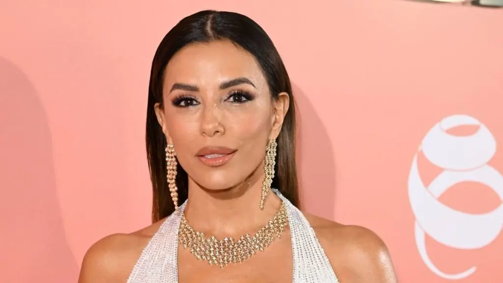 Eva Longoria Stuns in Curve-Hugging Dress