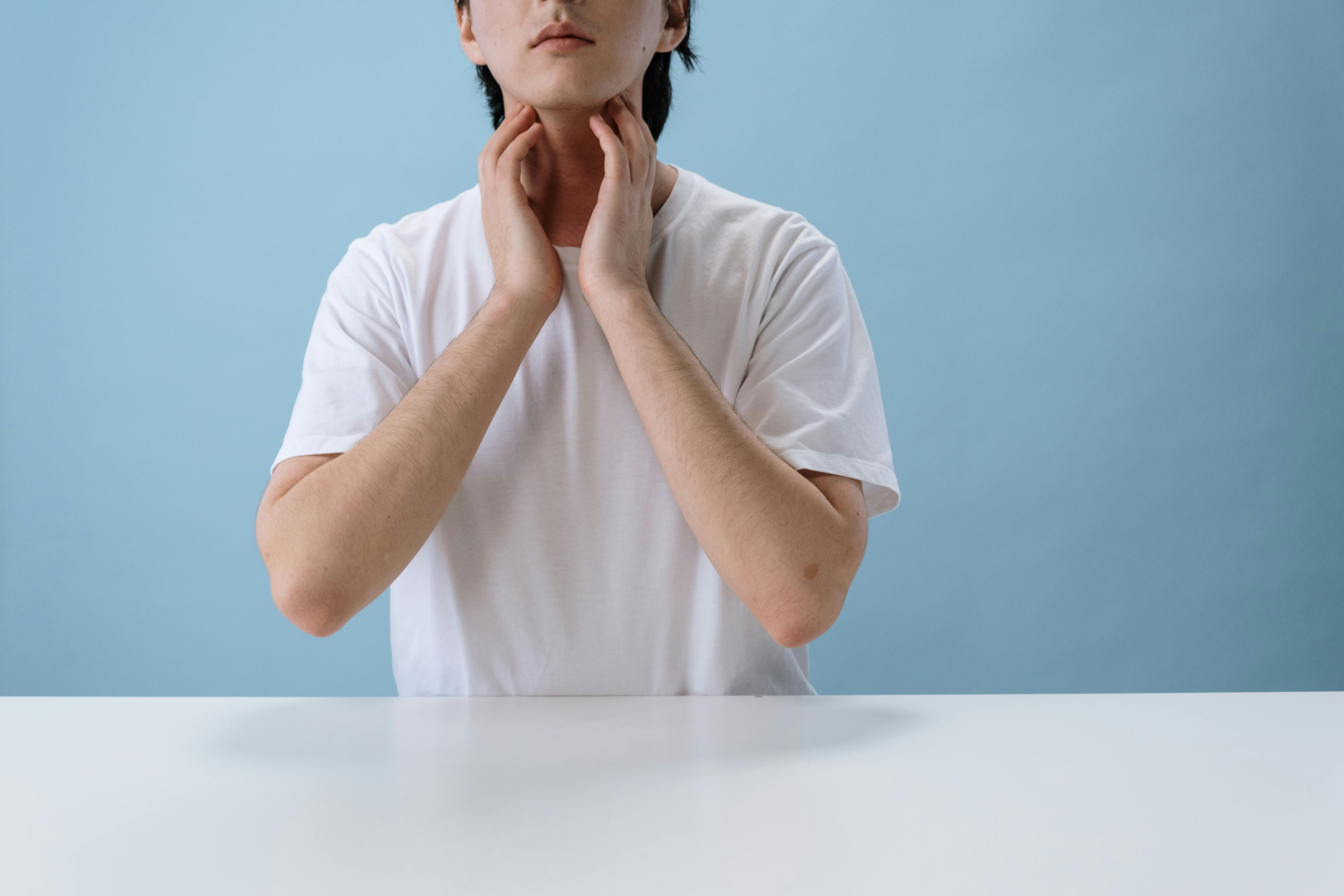 야간 근무 5년차 간호사가 목 디스크 수술 직전 발견한 무선 넥 마사지기, 응급실에서도 사용 가능할까?