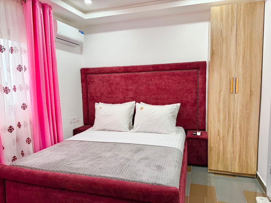Chambre meublée à louer à Logpom, Douala - 20000 FCFA/nuit