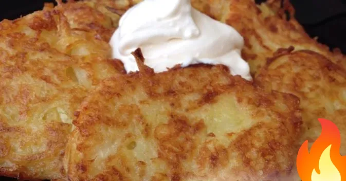 Постер Картофельные драники и соус из куриных сердечек