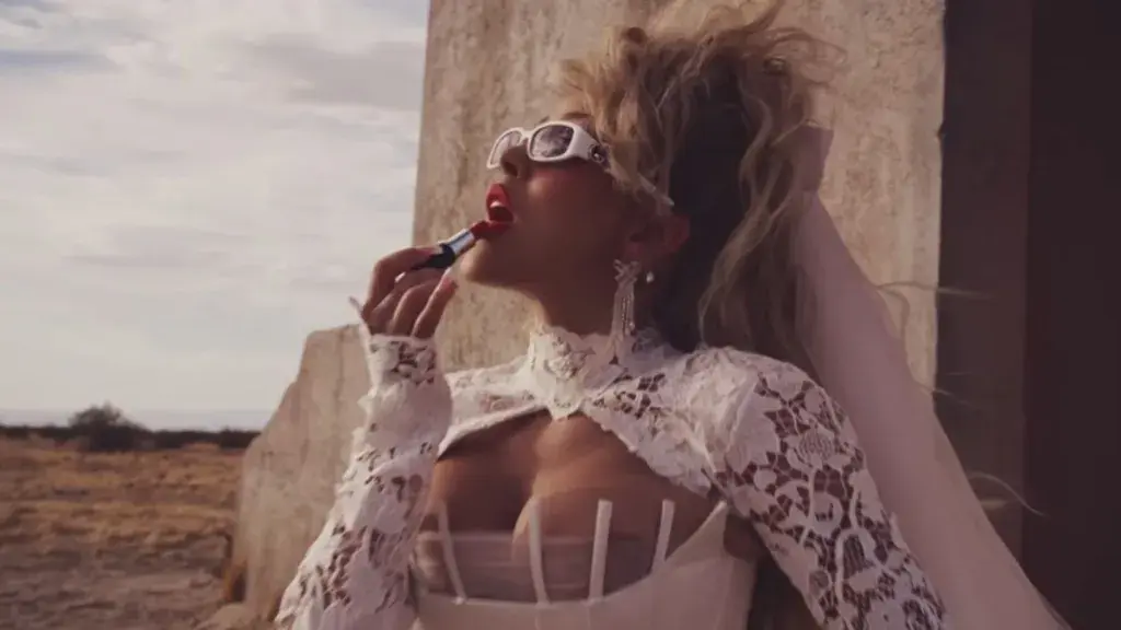 Doja Cat's Daring Stage Outfit Steals the Show